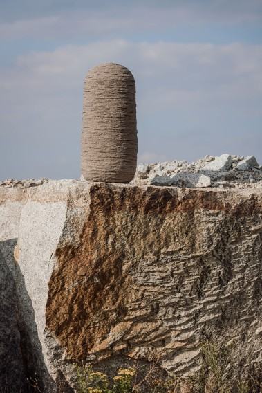 Maciej Kasperski, „SVC03”, 2005, masa szamotowa barwiona, fot. Łukasz Rachwalak