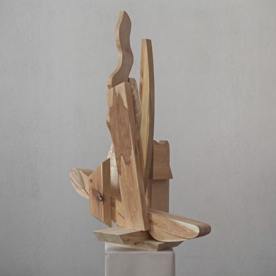 Marek Ruszkiewicz, Bez tytułu, drewno, 102x83x37 cm, 2018, zdj. Klaudia Kaczmarek Marek Ruszkiewicz, Bez tytułu, drewno, 102x83x37 cm, 2018, zdj. Klaudia Kaczmarek