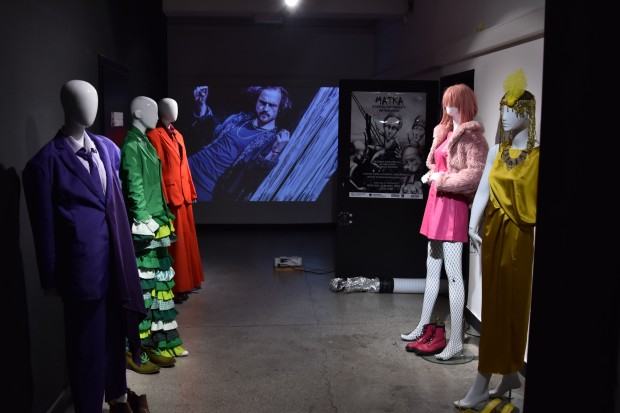 Zofia Czemarmazowicz, scenografia, kostiumy, projekcje do spektaklu „Matka” Witkacego Zofia Czemarmazowicz, scenografia, kostiumy, projekcje do spektaklu „Matka” Witkacego