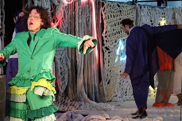 Zofia Czemarmazowicz, scenografia, kostiumy, projekcje do spektaklu „Matka” Witkacego Zofia Czemarmazowicz, scenografia, kostiumy, projekcje do spektaklu „Matka” Witkacego