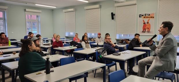 Paul Holmes - Profesor Wizytujący we Wrocławiu