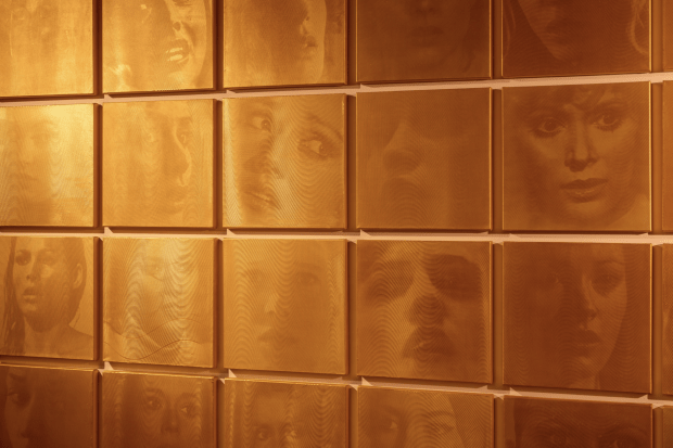 Piotr Kmita, Girls, guma arabska i akryl na płótnie, 60 x 60 cm, 2021