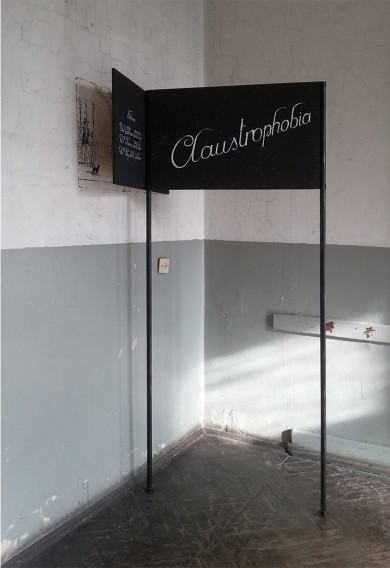 Przemysław Pintal, PP_Claustrophobia, obiekt i rysunek na ścianie, CUBE, Krakow 2016