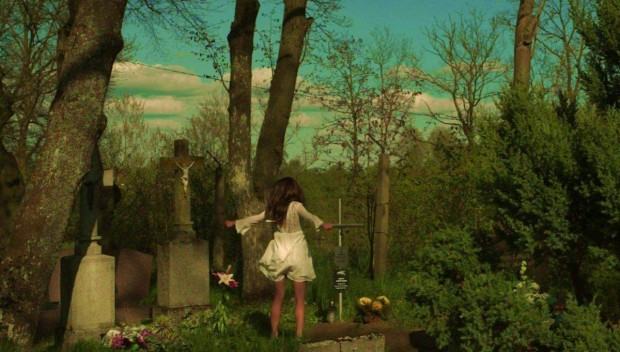 pracownia-dzialan-intermedialnych_klaudiapaliwoda-video_-zachwyt-i-smetek.jpg Pracownia Działań Intermedialnych