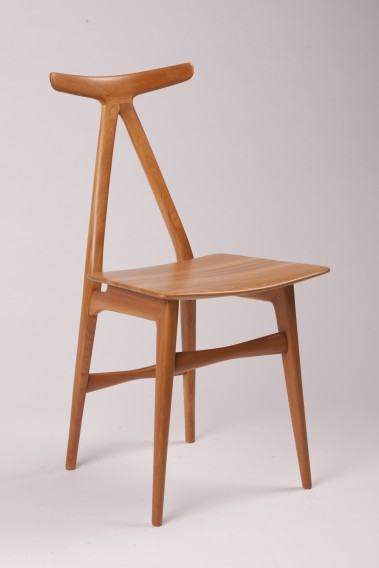 Tadeusz Forowicz, krzesło „Jelonek”, 1960, akacja, politura szelakowa