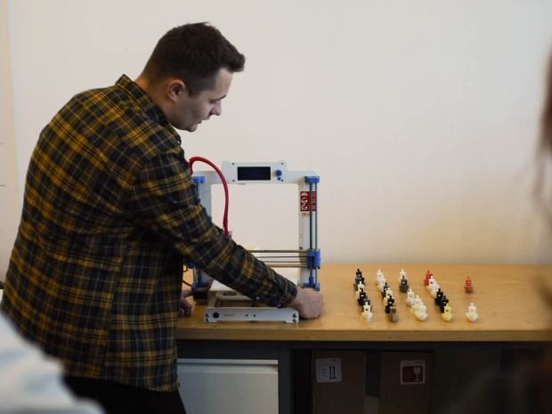 Koło Naukowe Druku 3D – Trzeci Wymiar Koło Naukowe Druku 3D – Trzeci Wymiar