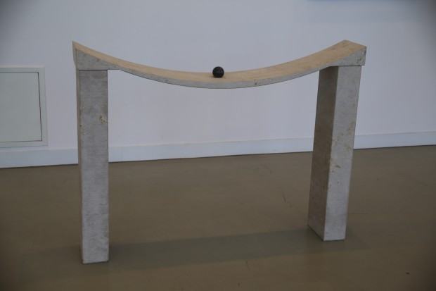 Andrzej Kosowski,TU-TAM  II wapień, granit     133/100/23 cm       2017 r.