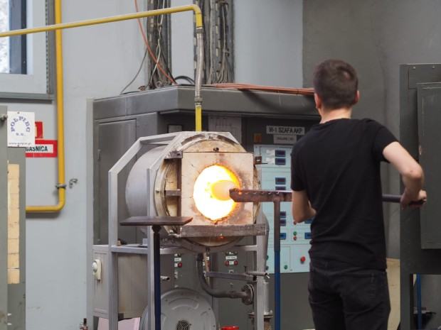 Pokaz dmuchania szkła studentów Wydziału Ceramiki i Szkła Pokaz dmuchania szkła studentów Wydziału Ceramiki i Szkła