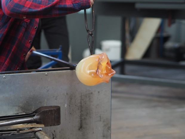 Pokaz dmuchania szkła studentów Wydziału Ceramiki i Szkła Pokaz dmuchania szkła studentów Wydziału Ceramiki i Szkła