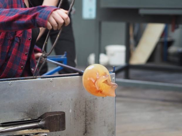 Pokaz dmuchania szkła studentów Wydziału Ceramiki i Szkła Pokaz dmuchania szkła studentów Wydziału Ceramiki i Szkła