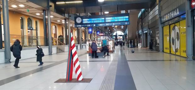 Aleksander Marek Zyśko, Zderzenie, praca prezentowana na Dworcu PKP, 2021 Aleksander Marek Zyśko, Zderzenie, praca prezentowana na Dworcu PKP, 2021