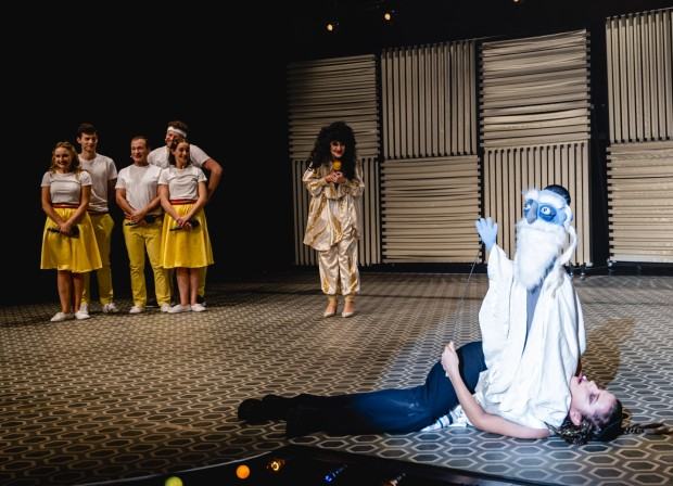 Żyję!, scenografia: Adrianna Duda, lalki: Kinga Melka, kostiumy: Kinga Grzywacz, zdj. Monika Stolarska