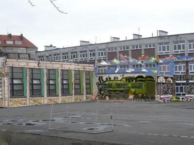 studenci malują murale