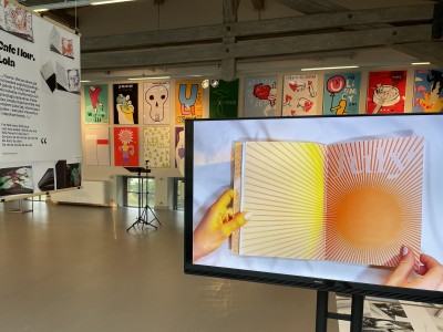 Wystawa Bookmacherzy i plakaty z Pracowni Książki w Starej Kotłowni w Centrum Ekspozycyjnym Stara Kotłownia w Olsztynie.