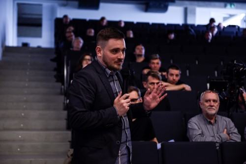 08249044.jpg UKŁADY DYNAMICZNE - 3. Ogólnopolska Konferencja towarzysząca Konkursowi Najlepszych Dyplomów Sztuki Mediów, ASP Wrocław, 17-18 maja 2018.