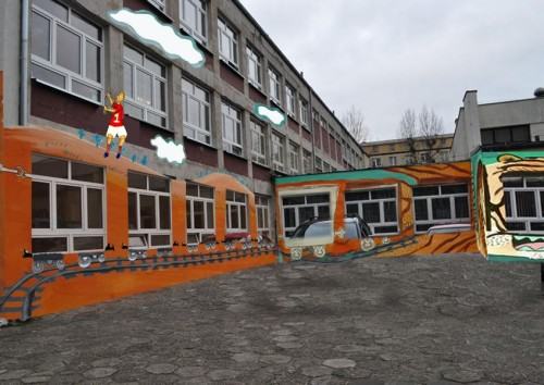 studenci malują murale