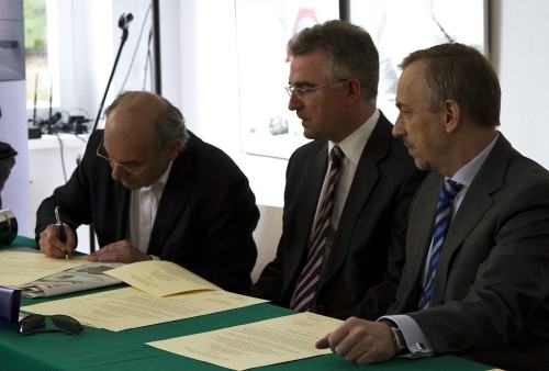 Podpisanie aktu erekcyjnego i wmurowanie kamienia węgielnego pod budowę Centrum Sztuk Użytkowych Centrum Innowacyjności. / foto Paweł Bielawny Podpisanie aktu erekcyjnego i wmurowanie kamienia węgielnego pod budowę Centrum Sztuk Użytkowych Centrum Innowacyjności. / foto Paweł Bielawny