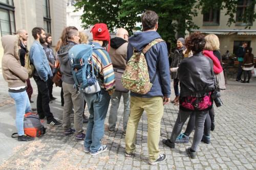 Dziedziniec Synagogi =- Warsztat Adiny Bar - On