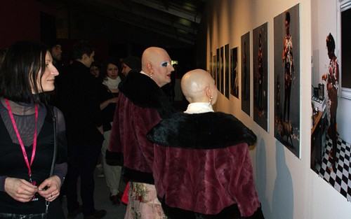 EVA & ADELE nie mogą oderwać oczu od fotografii Łukasza Owczarzaka