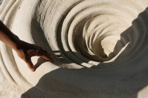 Rzeźbiarze na plenerze w Tarnogrodzie.