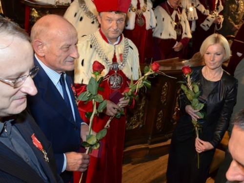 REKTOR ODZNACZONY KRZYŻEM KAWALERSKIM