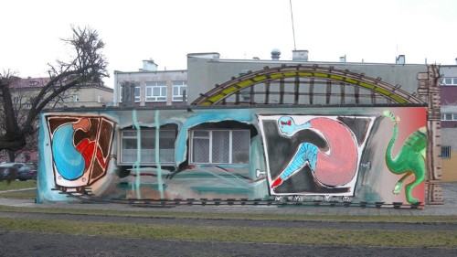 studenci malują murale