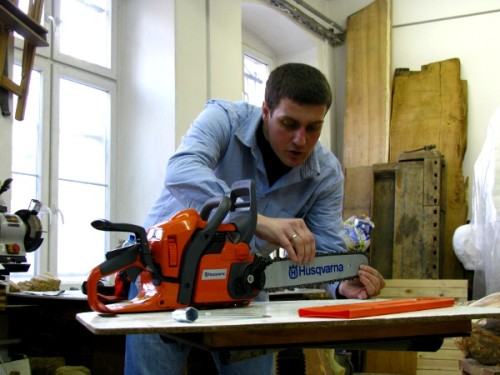 rzeźbiarze uczyli się jak piłować... rzeźbiarze uczyli się jak piłować...