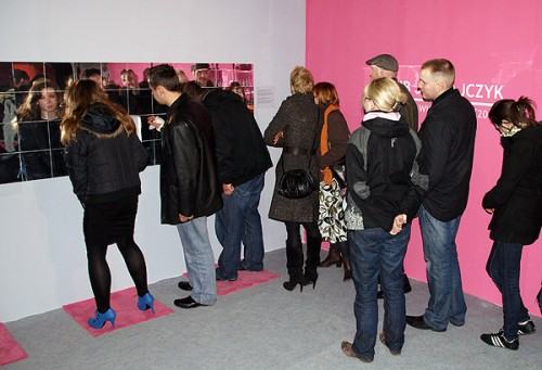 Przed Lustrem Wittgenseina utworzyła się miła memu sercu  kolejka.