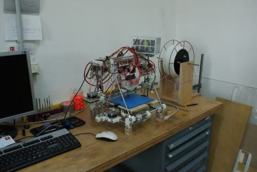 Open source'owa drukarka 3d u wzorników Open source'owa drukarka 3d u wzorników