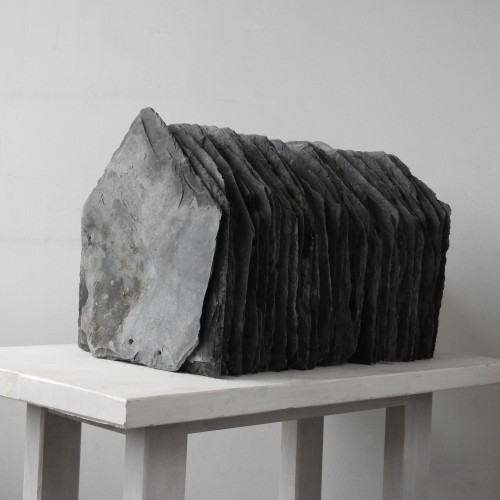 prace_Robert Buček, Vanished, dachówka łupkowa_2020_archiwum artysty