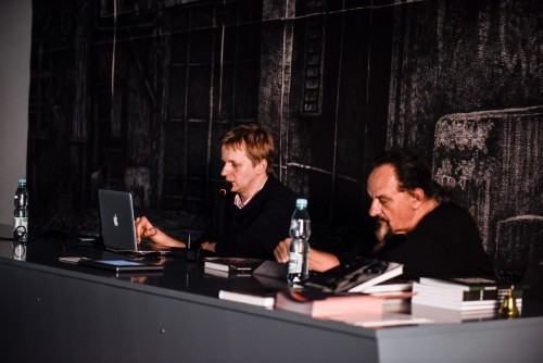 45487392.jpg UKŁADY DYNAMICZNE - 3. Ogólnopolska Konferencja towarzysząca Konkursowi Najlepszych Dyplomów Sztuki Mediów, ASP Wrocław, 17-18 maja 2018.