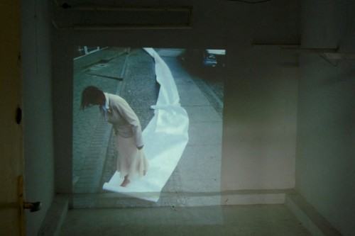 na rzeźbie przeglądano