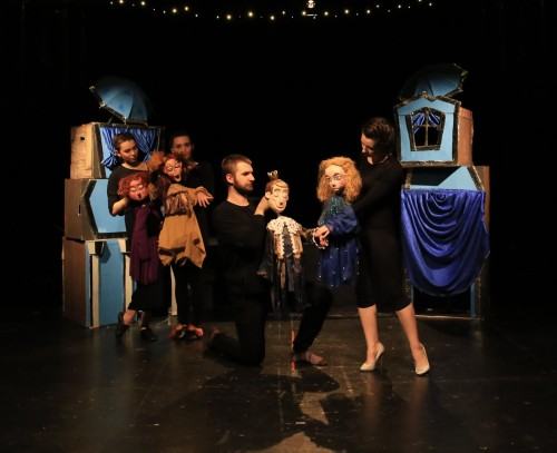 56263895.jpg "Kopciuszek" reż. M. Wiśniewska (AST), scenografia i formy lalkowe J.Fidler i N.Jędrych