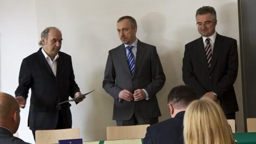 Podpisanie aktu erekcyjnego i wmurowanie kamienia węgielnego pod budowę Centrum Sztuk Użytkowych Centrum Innowacyjności. / foto Paweł Bielawny Podpisanie aktu erekcyjnego i wmurowanie kamienia węgielnego pod budowę Centrum Sztuk Użytkowych Centrum Innowacyjności. / foto Paweł Bielawny