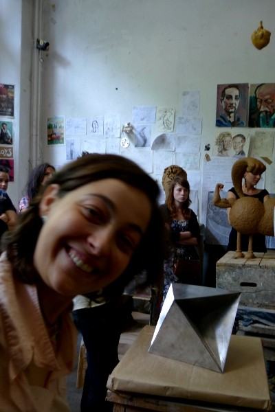 na rzeźbie przeglądano