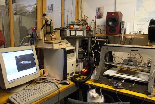 Media w dokach Media w dokach, własna wytwórnia płyt głównych oraz małych obiektów 3d