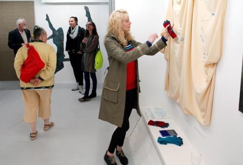 HIPERTEKSTOWO. Nowy wymiar sztuki słowa. Projekt MKiDN. Projekt wspierają Wydz. Filologiczny Uniwersytetu Śląskiego,  Strefa Centralna, Galeria Miasta Ogrodów, Galeria Dwie Lewe Ręce. Patronat medialny TVP Katowice oraz magazyn "Techsty".