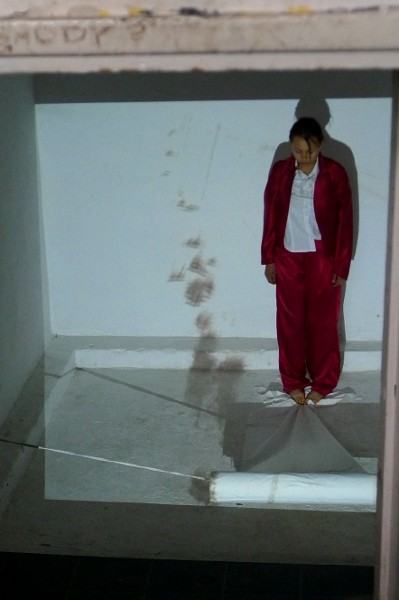 na rzeźbie przeglądano