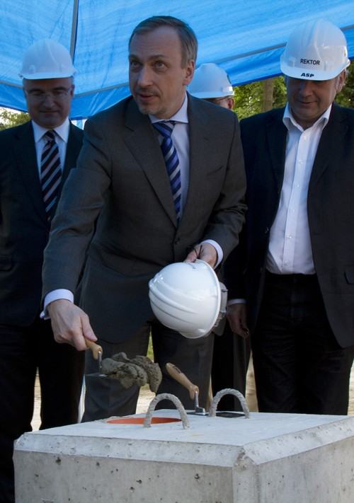 Podpisanie aktu erekcyjnego i wmurowanie kamienia węgielnego pod budowę Centrum Sztuk Użytkowych Centrum Innowacyjności. / foto Paweł Bielawny Podpisanie aktu erekcyjnego i wmurowanie kamienia węgielnego pod budowę Centrum Sztuk Użytkowych Centrum Innowacyjności. / foto Paweł Bielawny