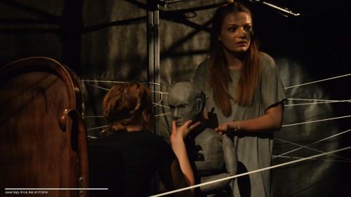 84558782.jpg Spektakl "M" na podstawie jednoaktówek S. Becketta " Kołysanka" i " Kroki" reż. A. Wieczorek i K. Wolak scenografia J. Głąb (ASP)