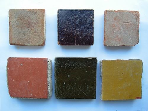 Płytki posadzkowe Płytki posadzkowe dostarczone do badań z Wielkiego Refektarza z Zamku Krzyzackiego w Malborku.