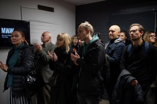 92691190.jpg Wernisaż wystawy Wojciecha Pukocza "Więcej niż 1000 słów" (22.11.2019), fot. Małgorzata Kujda, © Muzeum Współczesne Wrocław, 2019.