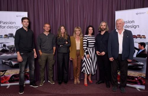 96611637.jpg Od lewej jurorzy W. Sokołowski, R. Konieczny, L. Popiel, przedstawiciel organizatora Renault A. Szczech oraz jurorzy K. Łuczak-Surówka i K. Kowalski i W. Sierpowski