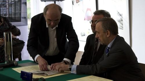 Podpisanie aktu erekcyjnego i wmurowanie kamienia węgielnego pod budowę Centrum Sztuk Użytkowych Centrum Innowacyjności. / foto Paweł Bielawny Podpisanie aktu erekcyjnego i wmurowanie kamienia węgielnego pod budowę Centrum Sztuk Użytkowych Centrum Innowacyjności. / foto Paweł Bielawny