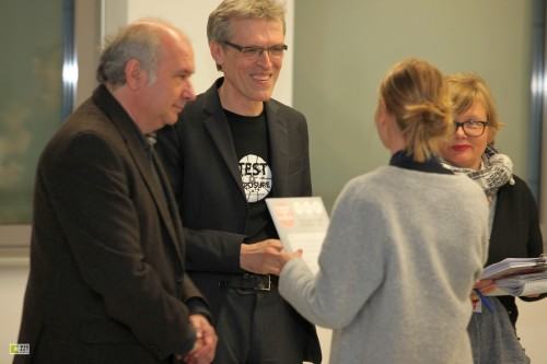 Wręczenie nagród przez prof. Jacka Szewczyka- dziekana wydziału Grafiki i Sztuki Mediów ASP we Wrocławiu oraz Piotra Krajewskiego - kuratora WRO Media Biennale