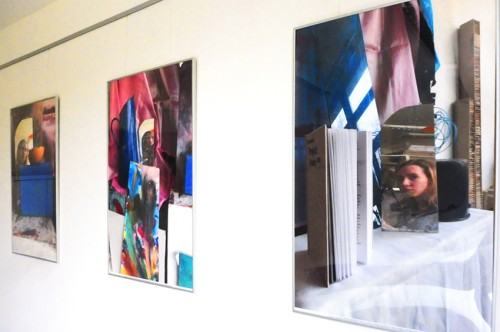 Fragment wystawy fotograficznej  studentów i absolwentów Wydziałów Malarstwa oraz Rzeźby i Mediacji Sztuki w Galerii Lingua