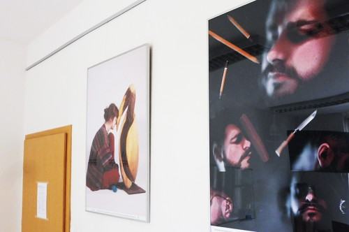 Fragment wystawy fotograficznej  studentów i absolwentów Wydziałów Malarstwa oraz Rzeźby i Mediacji Sztuki w Galerii Lingua