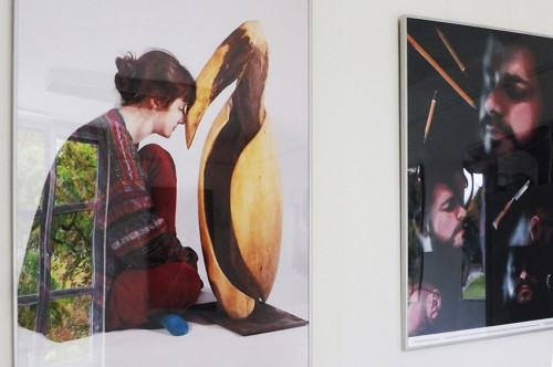 Fragment wystawy fotograficznej  studentów i absolwentów Wydziałów Malarstwa oraz Rzeźby i Mediacji Sztuki w Galerii Lingua