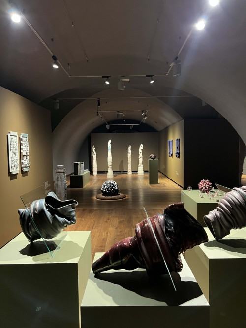 Brak słów  - wystawa ceramiki