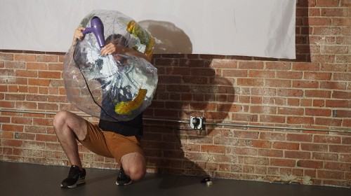 Festiwal i wystawa Obecnie spada się poziomo w Midway Artist Studios w Bostonie